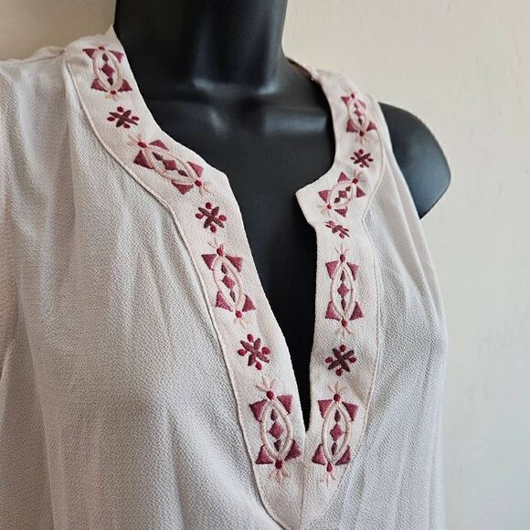 Vince Camuto Embroidered Top - Picture 3 of 7